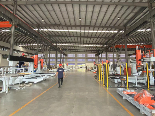 RBT 5 Axis Twin Table CNCルーターのフリーミング、切断、トリミングCE承認