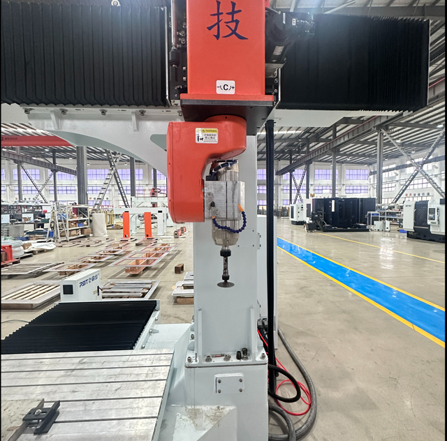 CEは、PP/PE/PC/PET/ABS金型処理用のダブルワークテーブルを備えた5軸CNCルーターを承認しました