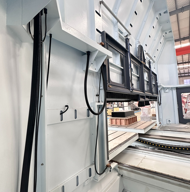 高性能の複数のヘッド6軸CNCルーター、代替品の部品のためのダストコレクション