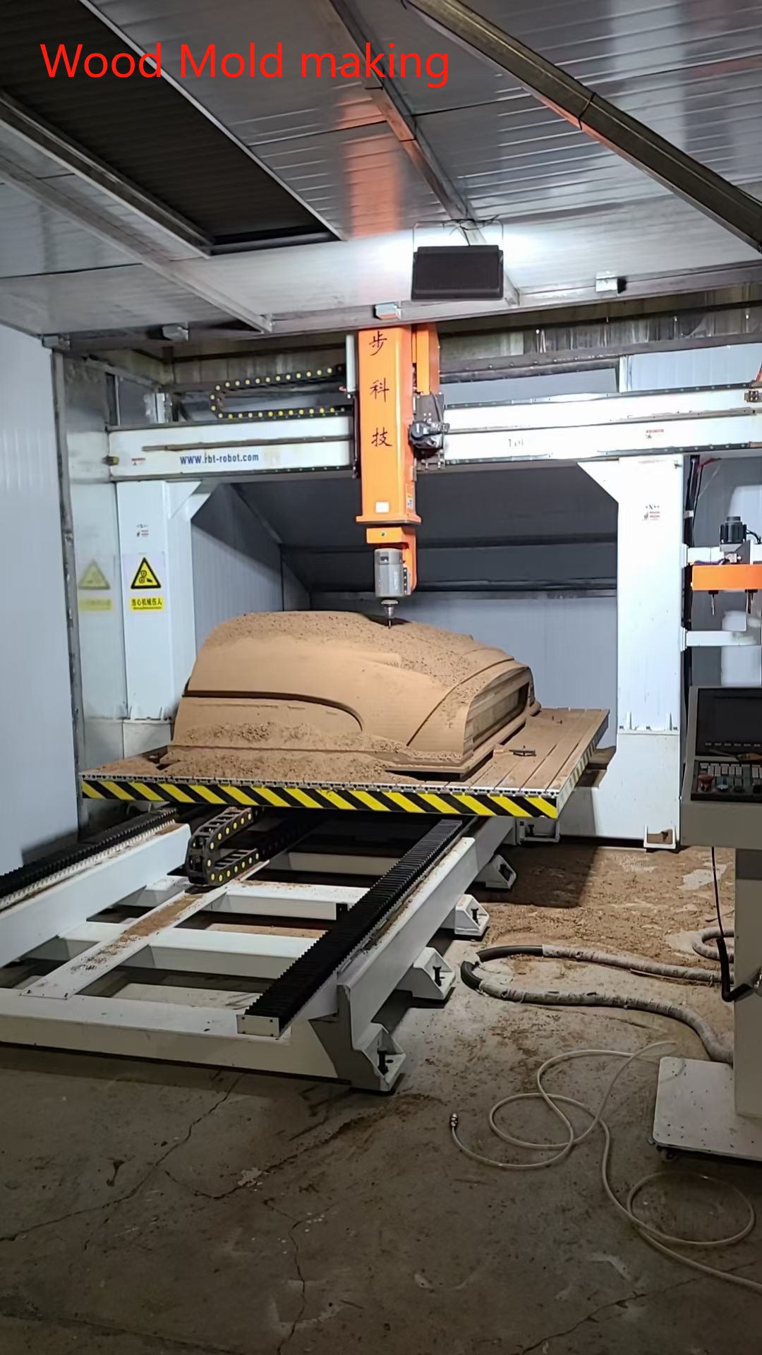 複雑な木材用の 5 軸 CNC マシニング センター