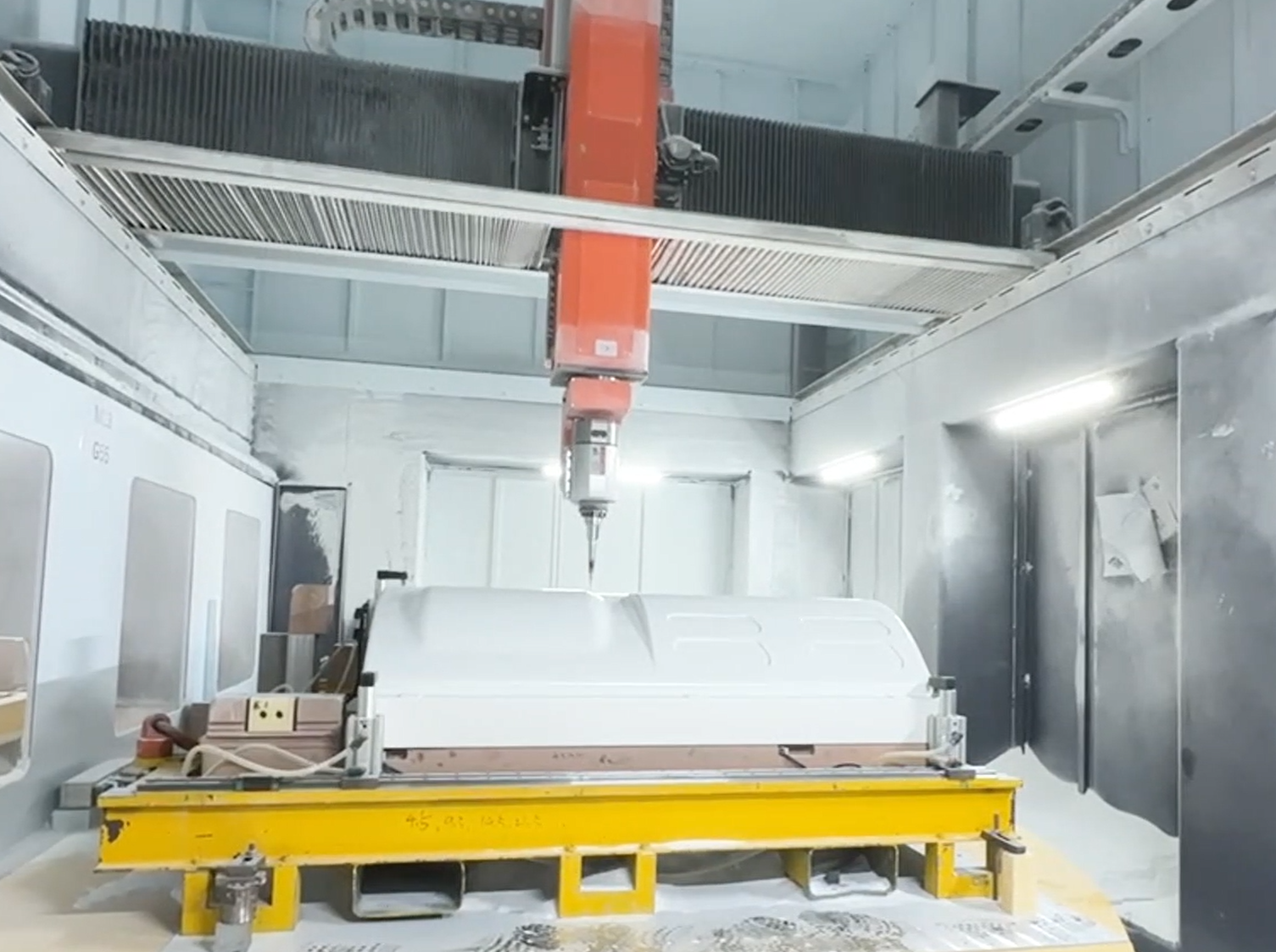 RBT機械切断形状6軸CNCミリングルーター付きダブルワークテーブル 